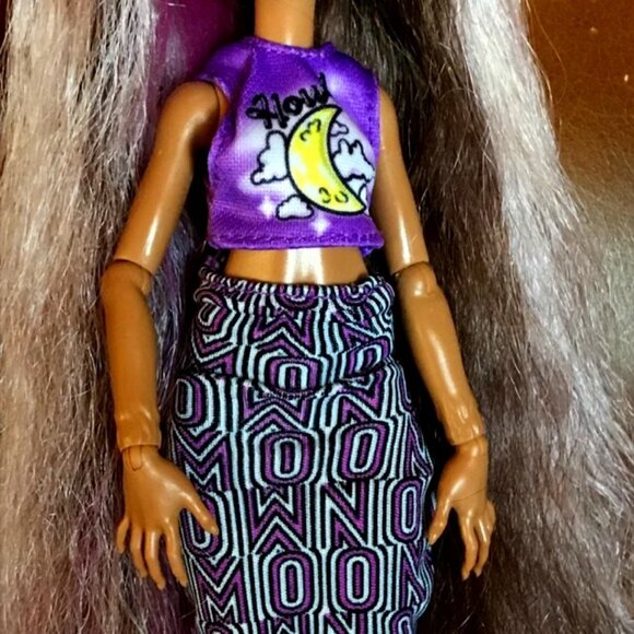 Monster High Doll Clawdeen Wolf - Picture 5 of 7